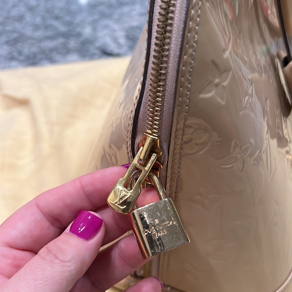 Louis Vuitton Patent Alma PM in Beige Nude - Picture 7 of 16